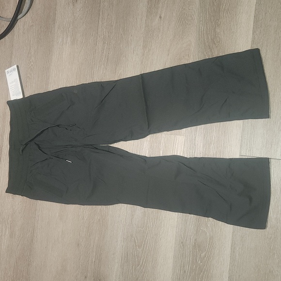 Lululemon Dance Studio Mid-Rise Pant* Short NWT - Picture 3 of 8